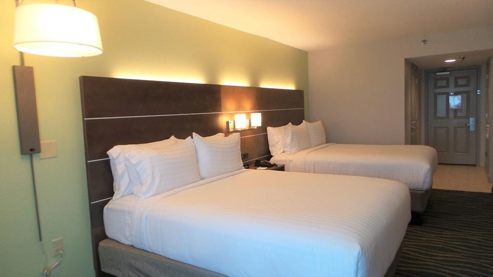 Holiday Inn Express & Suites Oceanfront Daytona Beach Shores By Ihg Exterior photo