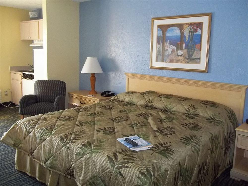 Holiday Inn Express & Suites Oceanfront Daytona Beach Shores By Ihg Exterior photo