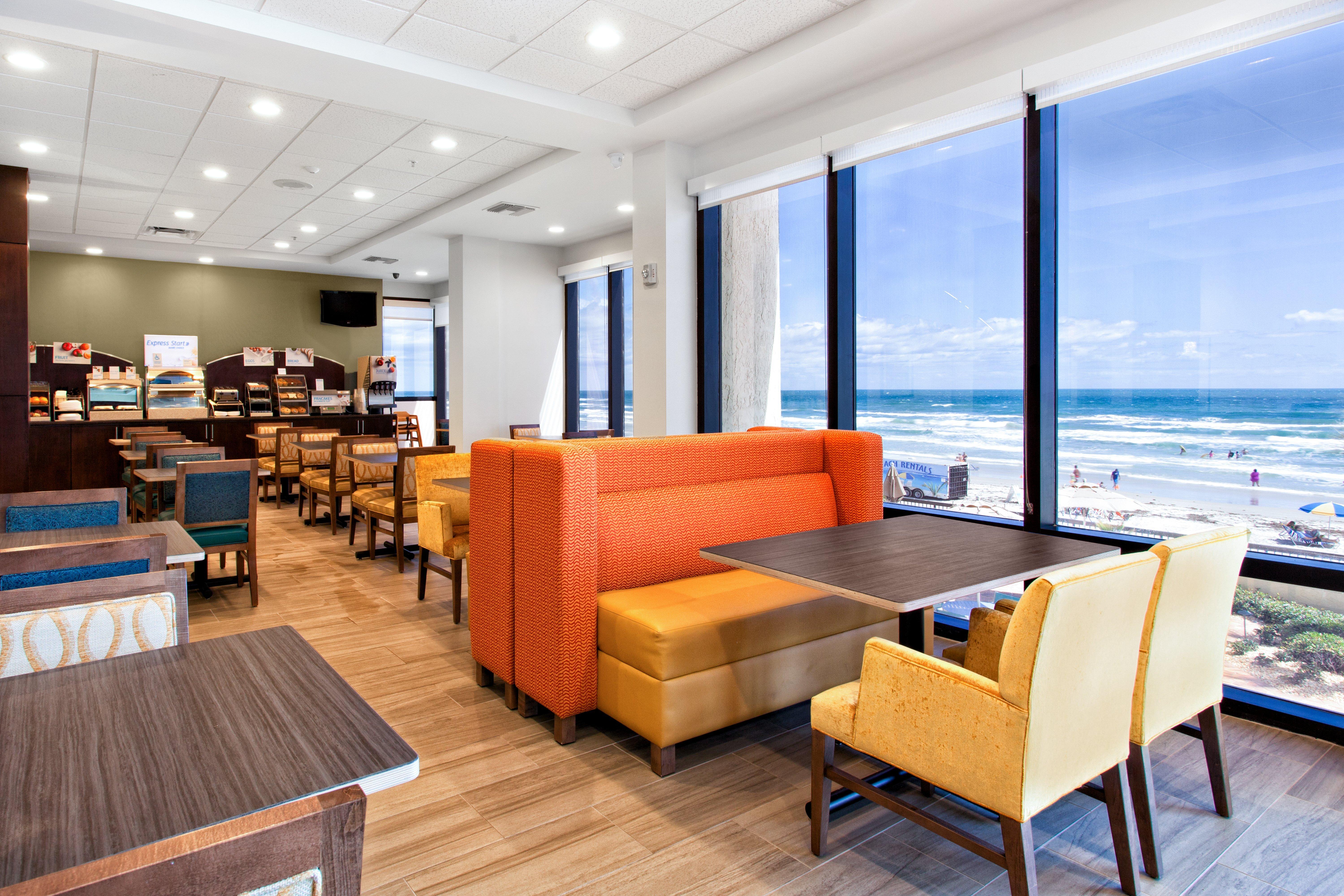 Holiday Inn Express & Suites Oceanfront Daytona Beach Shores By Ihg Exterior photo