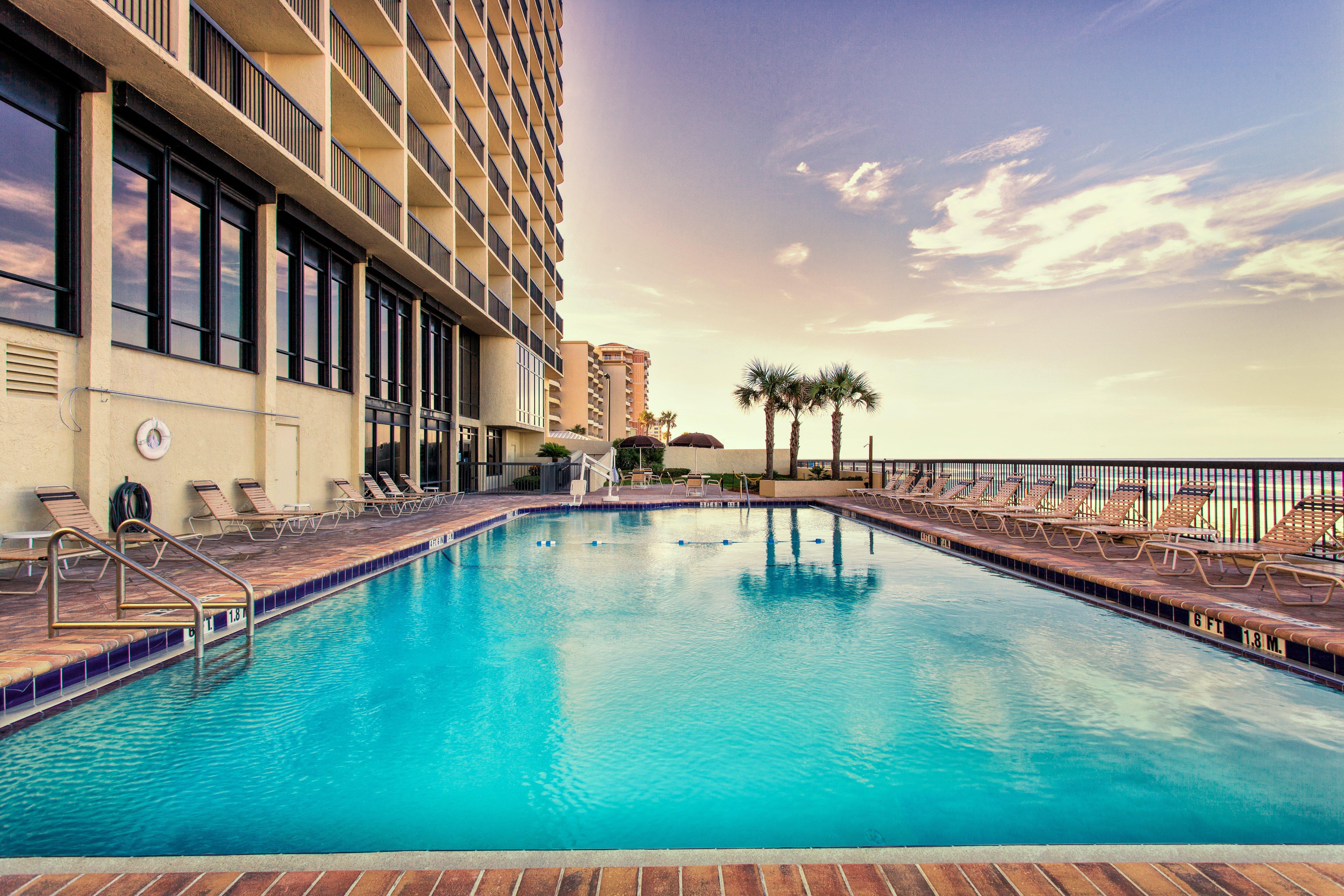 Holiday Inn Express & Suites Oceanfront Daytona Beach Shores By Ihg Exterior photo