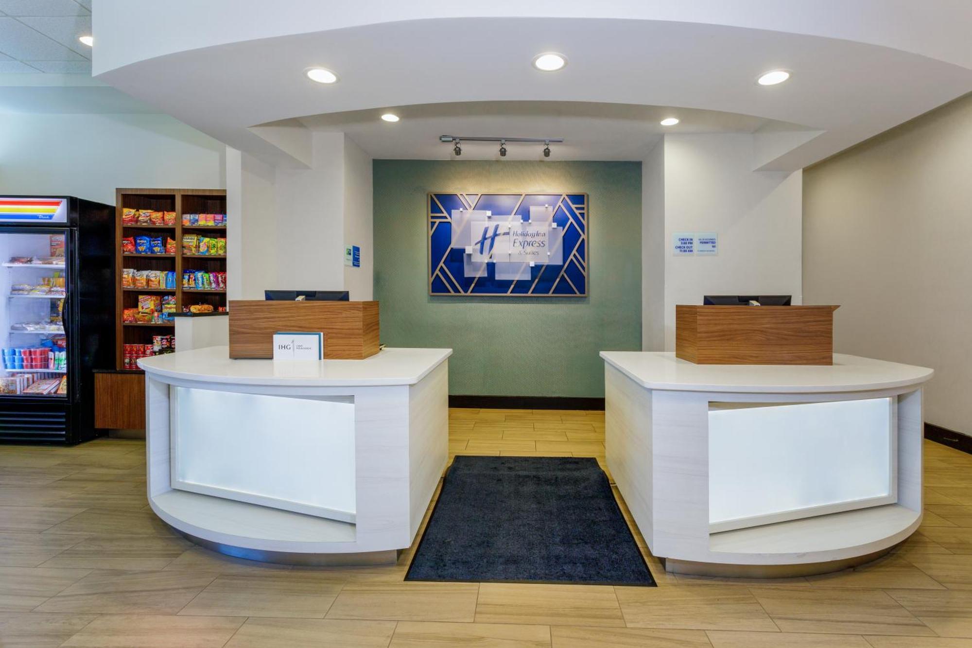 Holiday Inn Express & Suites Oceanfront Daytona Beach Shores By Ihg Exterior photo