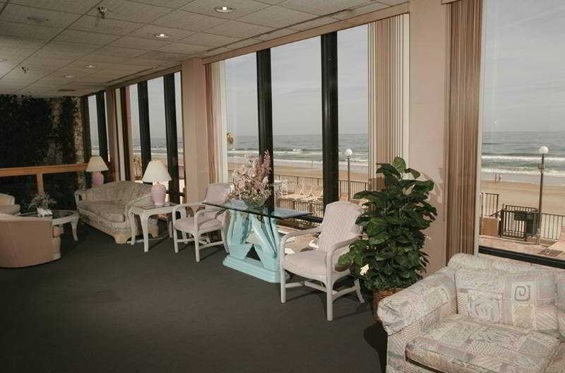 Holiday Inn Express & Suites Oceanfront Daytona Beach Shores By Ihg Interior photo